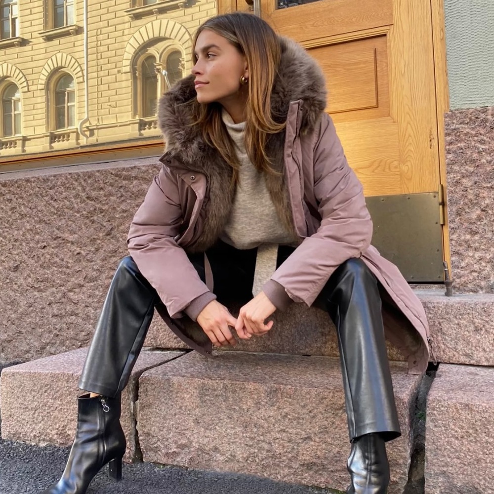 Aritzia Mauve Puffer Jacket with Faux Fur Trim